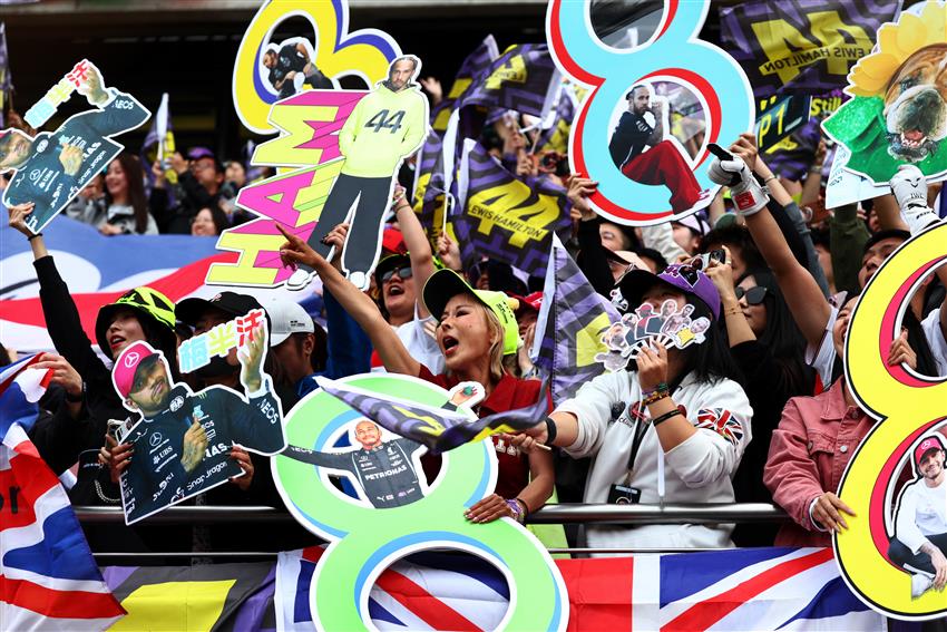 Chinese Paddock fans